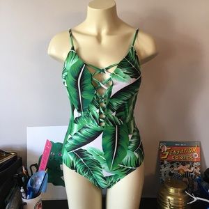 ✅SOLD Leaf print one piece